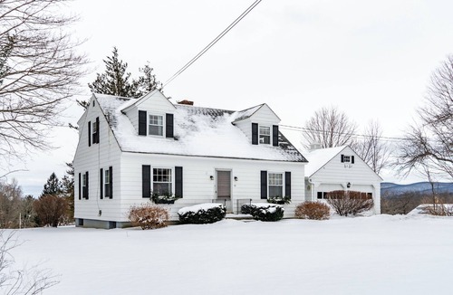 Lanesborough House | Cozy Cottage in Berkshires: Minutes to Jiminy Peak