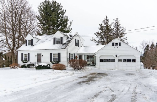 Lanesborough House | Cozy Cottage in Berkshires: Minutes to Jiminy Peak