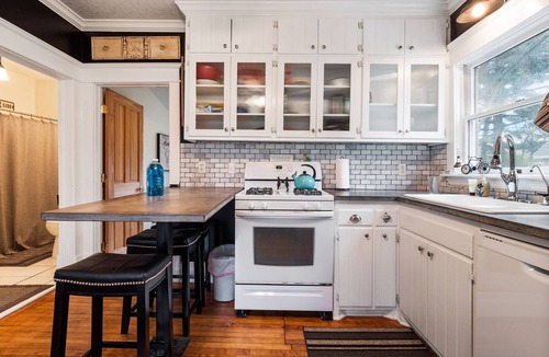 Hudson House | Cozy cottage in downtown Hudson, WI!