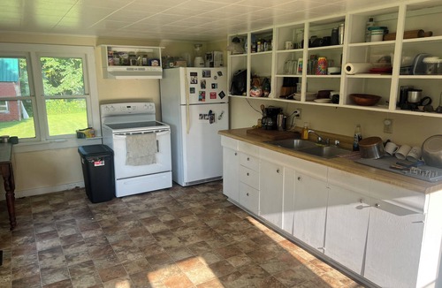 Madrid House | Cozy creekside retreat- 2mi to St. Lawrence River, 15mi to local Universities