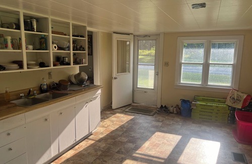 Madrid House | Cozy creekside retreat- 2mi to St. Lawrence River, 15mi to local Universities