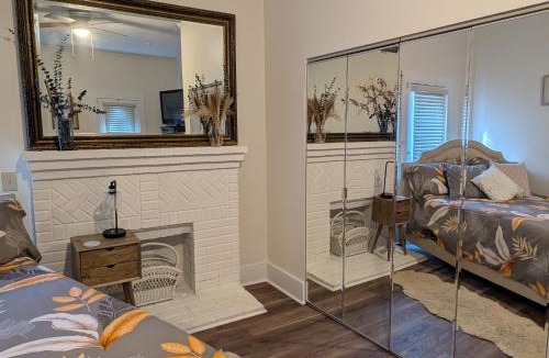 Ozark Apartment | Cozy, Cute, Private Ozark Suite 5 Mins to Hospital