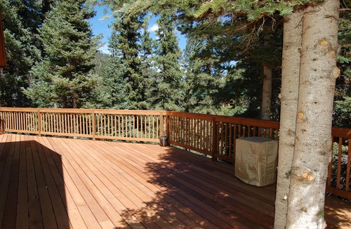 Taos Ski Valley House | COZY DECK CABIN : Peaceful Beauty Nestled In The Mountains