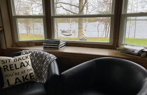 Holcombe House | Cozy family & pet friendly lake home, great reviews & rates