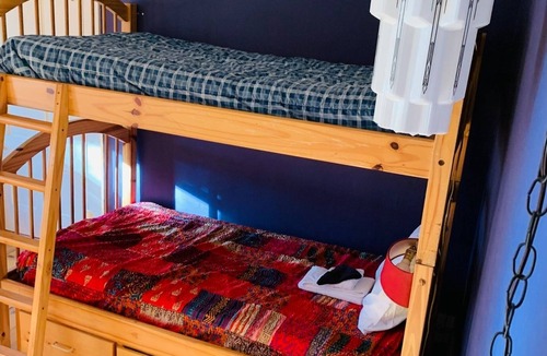 Rowe Bed & Breakfast | Cozy Farmhouse Retreat - Ram Dass Room