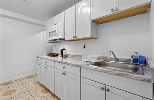 West Laurel House | Cozy Finished Basement with 1-bedroom, living Space AC, WiFi in charming Laurel