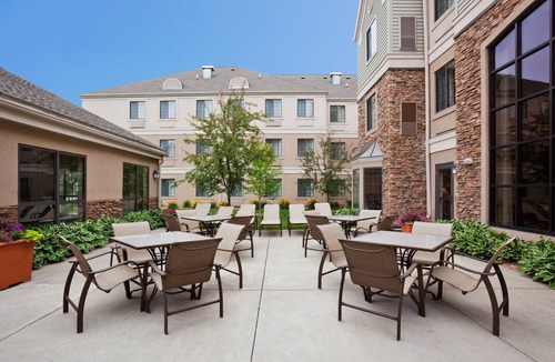 Eagan Condo | Cozy Getaway near Mall of America w/Free Parking!