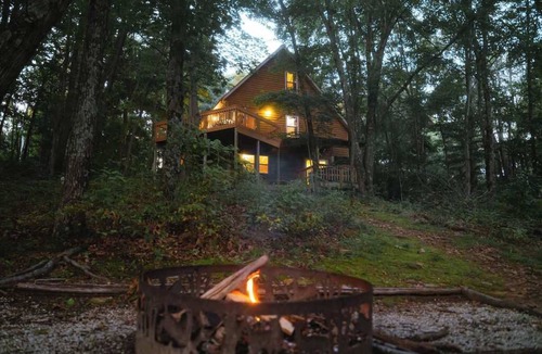 Rockbridge Cabin | Cozy Hocking Hills Cabin with Hot Tub, Games, Pets