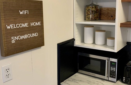 Johnson Apartment | Cozy Home on Log Cabin Lane Unit 2