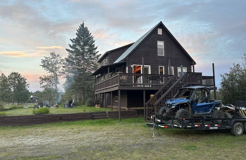 Brighton House | Cozy Island Pond Lodge with breathtaking views you don’t want to miss!