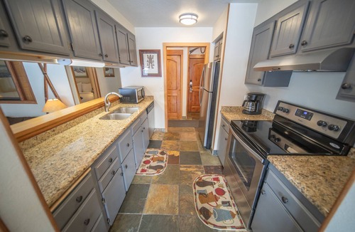 Lakeside Village Condo | Cozy Keystone Studio | Lake, Views + Pool