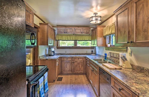Bridport Cottage | Cozy Lake Champlain Cottage w/Beautiful View