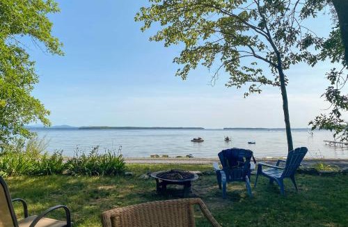 North Hero House | Cozy Lake Champlain Cottage with Private Beach!