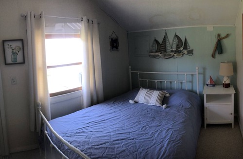 Grand Isle Cottage | Cozy Lakefront Cottage