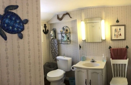Grand Isle Cottage | Cozy Lakefront Cottage
