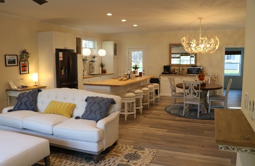 Willsboro House | Cozy lakefront cottage with beach.