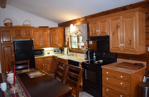 Saranac Lake House | Cozy log home nestled in the beautiful Adirondacks