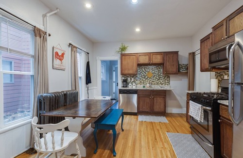 Powderhorn House | Cozy Lyn-Lake Escape – Walkable, Welcoming & Well-Located