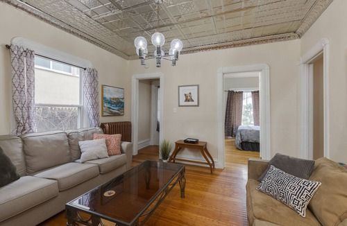 Powderhorn House | Cozy Lyn-Lake Escape – Walkable, Welcoming & Well-Located
