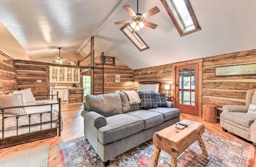Clyde Apartment | Cozy Mama Bear Cabin with Mountain Views!