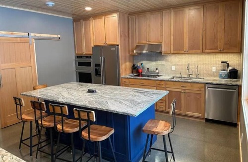 Pequot Lakes Cabin | Cozy, modern cabin set on an exceptionally private and peaceful river bend.