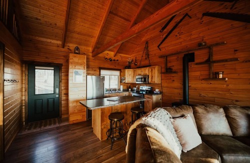 Mindoro Cabin | Cozy Moss Hill Cabin @ Highest Elevation in CTY