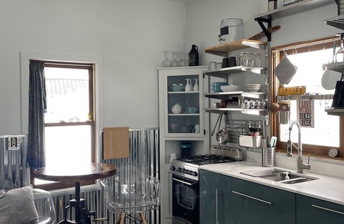 Crosby Cottage | Cozy Mountain Biking Retreat, Lake View, Walking distance to Town