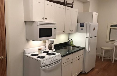 Northampton Condo | Cozy nest of a condo tiny home in Downtown Northampton- walk to Smith College!