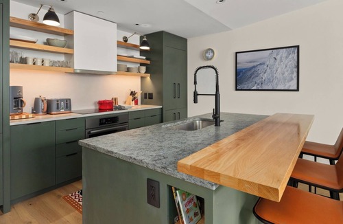 Stowe Area Condo | Cozy new 3bdrm Condo easy walk to ski lifts, gondola and great restaurants!