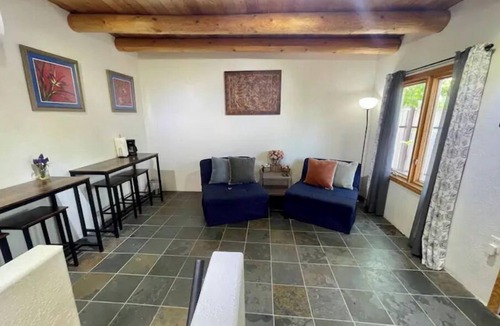 Alamedan Valley House | Cozy North Valley Casita
