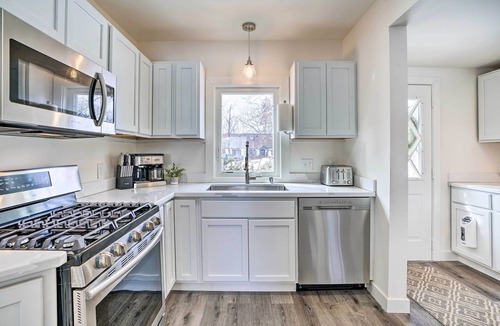 Plymouth Cottage | Cozy Plymouth Cottage w/Medicine Lake View!