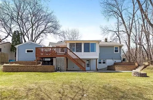 Roseville House | Cozy Private House W/Beautiful View of Lake Owasso!