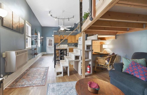Suffield Apartment | Cozy Quiet Loft by Airport, Hospitals & Cities