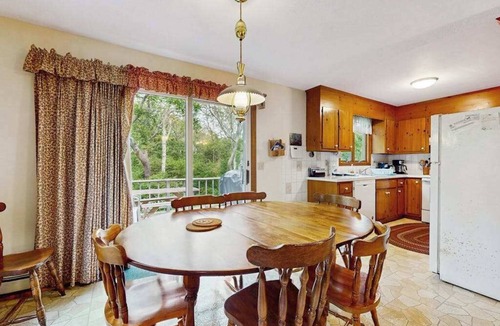 Dennis House | Cozy, Quiet, Secluded - within Short Walk of the Beach