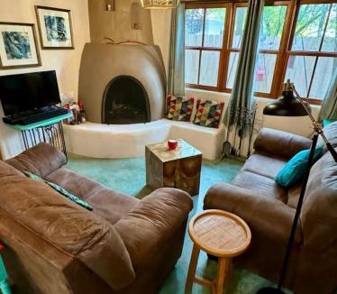 Taos House | Cozy & Relaxing Near Taos Plaza