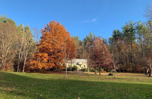 Rowe Bed & Breakfast | Cozy Retreat in the Berkshires - Apple Room in Orchard Guest House