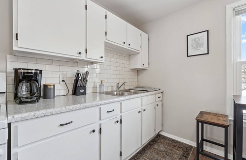 Midway Apartment | Cozy retro charm in Saint Paul with a monthly discount