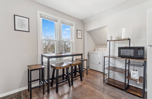 Midway Apartment | Cozy retro charm in Saint Paul with a monthly discount
