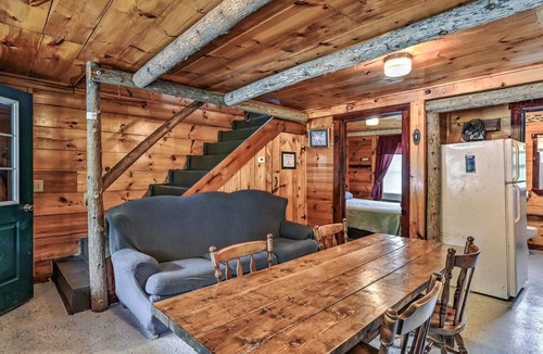 Solon Cabin | Cozy rustic cabin with WiFi in charming Solon