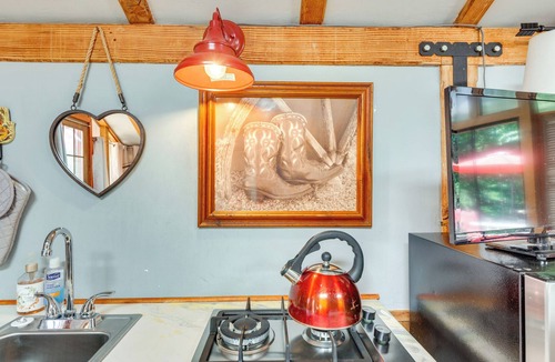 Nambe Pueblo Apartment | Cozy Santa Fe Getaway - Near Creek & Casinos