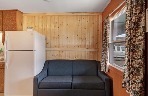 South Fork Cabin | Cozy South Fork cabin with kitchen, shared grill, and free WiFi - dogs welcome