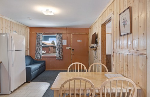 South Fork Cabin | Cozy South Fork cabin with kitchen, shared grill, and free WiFi - dogs welcome