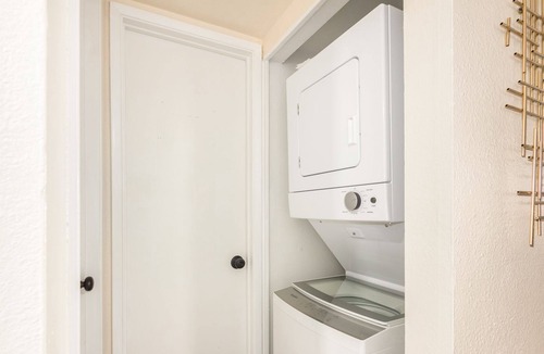 Lake Biltmore Village Condo | ⭐️⭐️⭐️⭐️⭐️, Cozy- Spacious, Ground Level, 2BR/2BA Condo. Points West Condos