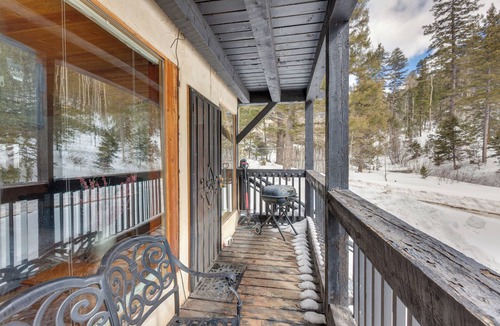 Taos Ski Valley Apartment | Cozy Streamside Studio - 2 Mi to Taos Ski Resort!