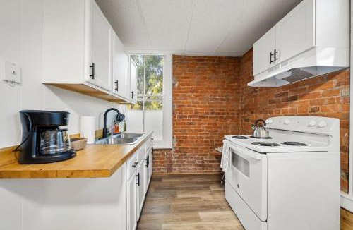 Mount Auburn Apartment | Cozy Studio with Parking - Near UC, Zoo, Downtown