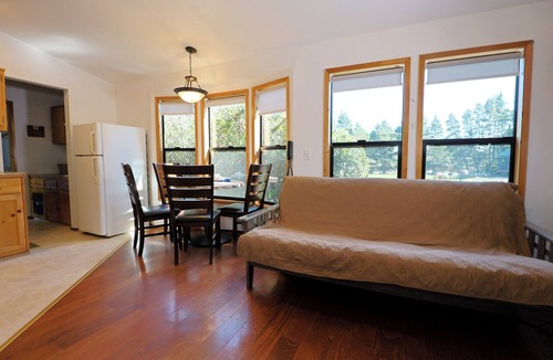 Florence Cabin | Cozy Tree‑lined Standard Cabins — 2BR, Sleeps 6, Private Covered Porches