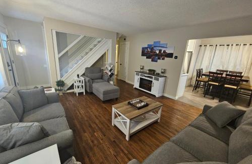 Richfield House | Cozy Urban Skies