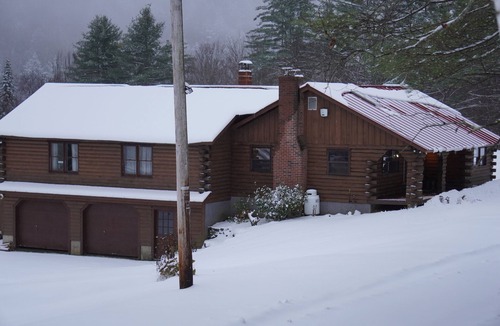 East Randolph Cabin | Cozy Vermont Log Cabin . Wilderness,Pet Friendly!