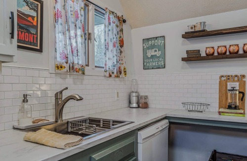 West Hartford Condo | Cozy VT Condo, Wood Fireplace - Kingswood 1C