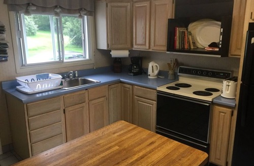 Willsboro House | Cozy winter retreat + beautiful view + Indoor Outdoor Fireplace + Pool Table